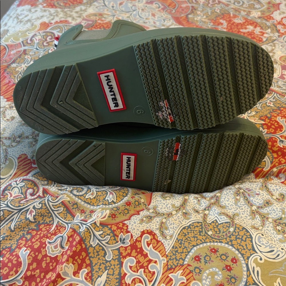 HUNTER RAINBOOTS- size 6 - Picture 3 of 7